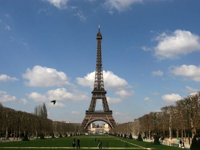 Pocałujcie się i pojedźcie do Paryża!