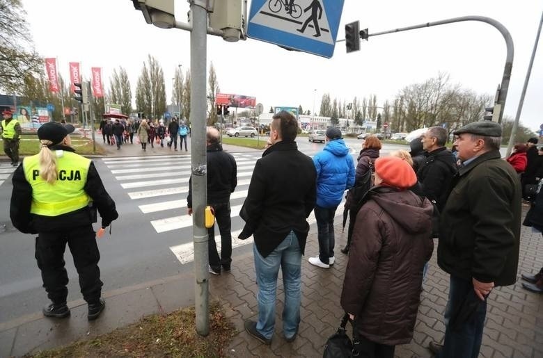Akcja "Znicz 2019" w Szczecinie i regionie. Policja przypomina o podstawowych zasadach bezpieczeństwa [WIDEO]