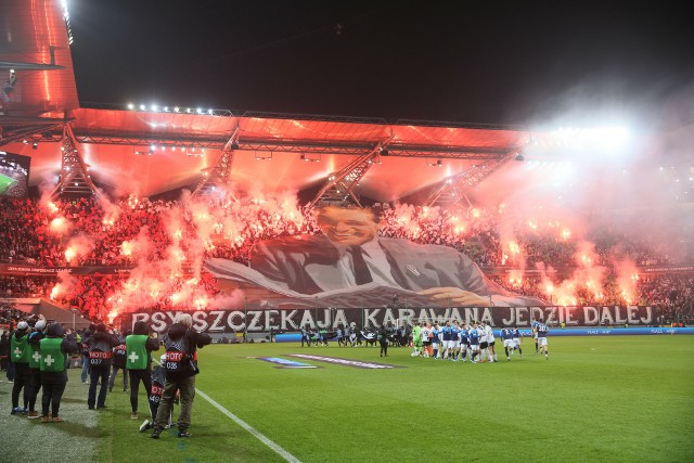 Kolejna oprawa kibiców Legii, kolejny kłopot? UEFA może znowu ukarać polski klub!