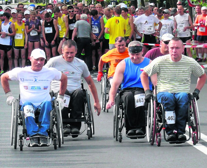 Niepełnosprawni na wózkach dostali mocne brawa.