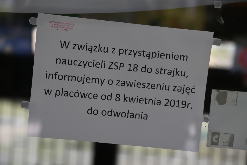 Od rana w całej Polsce trwa strajk nauczycieli