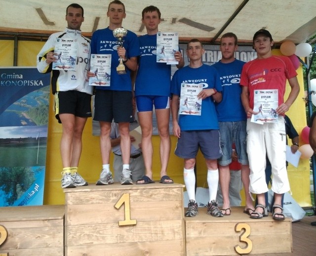 Podium trathlonowych zawodów w Konopiskach.