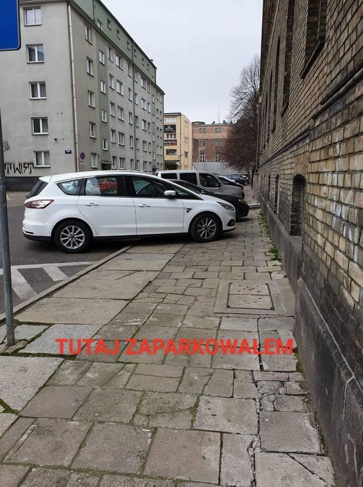 Skradziony biały Ford S MAX II w Szczecinie. Poznajesz to auto? 