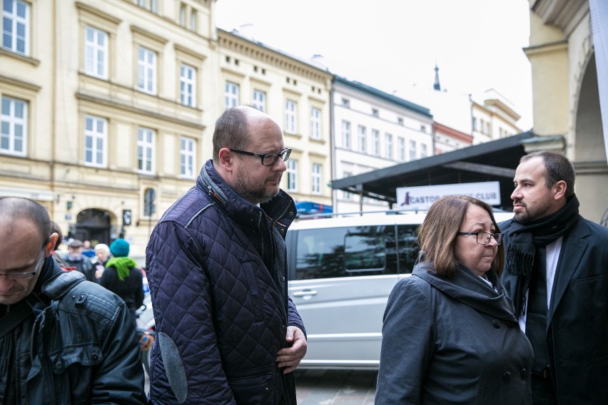 Znane osoby na pożegnaniu Andrzeja Wajdy [ZDJĘCIA]