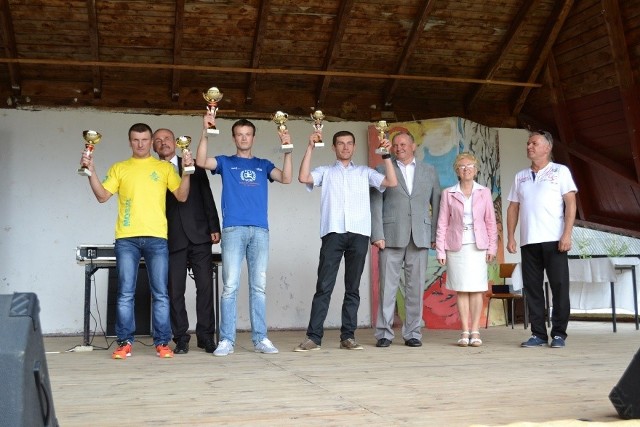 Półmaraton podobnie jak w zeszłym roku wygrał Marcin Osiński z Mazowszan z czasem 01:17:44 (w niebieskiej koszulce)