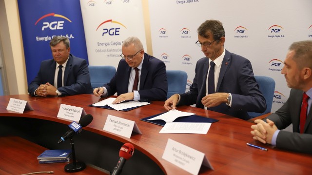 W poniedziałek Polska Grupa Energetyczna  Energia Cieplna, do której należy Elektrociepłownia Kielce podpisała umowę z firmą SBB Energy na budowę kotłowni gazowej. To dobra wiadomość dla Kielc, bo mniej zanieczyszczeń będzie trafiać do powietrza.