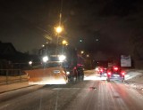 Powiat krakowski. Śnieżyca i ślizgawica na drogach. Na wielu traktach pojazdy stanęły, także autobusy MPK