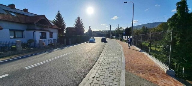 Kierowcy w gminie Porąbka jeżdżą już po pierwszym przebudowanym fragmencie drogi.
