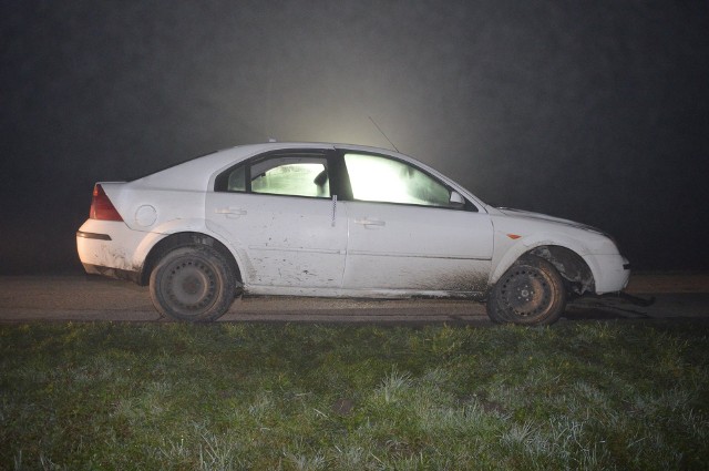 Pijany kierowca uderzył w mostek posesji w Szczepanowicach i uciekł z miejsca zdarzenia