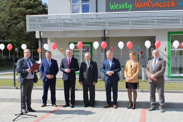 Uczestnik&oacute;w uroczystości przywitał w&oacute;jt Krasocina Ireneusz Gliściński.