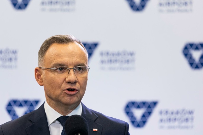 Prezydent Andrzej Duda przekonywał na krakowskim lotnisku, że CPK nie odbierze pasażerów regionalnym portom