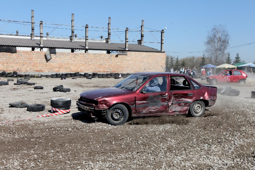 Destruction Derby Krk: wyścigi samochodowe w Krakowie [ZDJĘCIA]