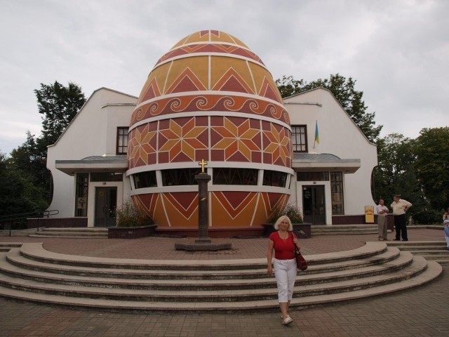 Muzeum Pisanek w Kołomyi. Zgromadzono tu ponad 10 tys. pisanek z całego świata.