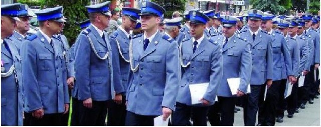 Dla ełckich policjantów równie ważne jak wyróżnienia i awanse na święto policji, są wypłaty należnych pensji i dodatków