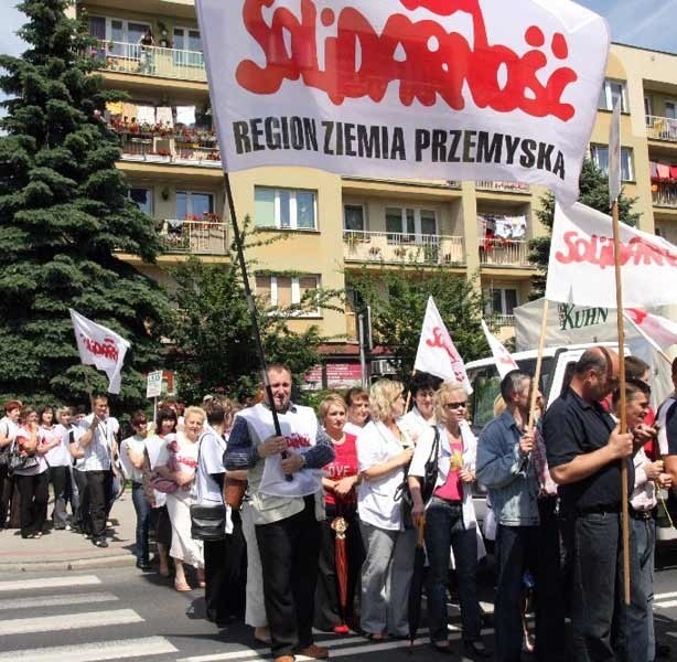Blokada pracowników szpitala sparaliżowała ruch na krajowej "czwórce" w obrębie Jarosławia