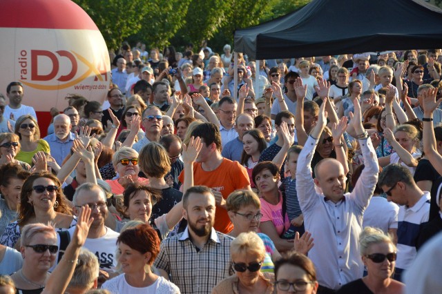 Koncert Uwielbienia na osiedlu AK w Opolu.