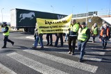 Mieszkańcy Bogumiłowic i Łętowic żądają budowy obwodnicy. To dlatego zablokowali drogę i grożą kolejnymi protestami [ZDJĘCIA]