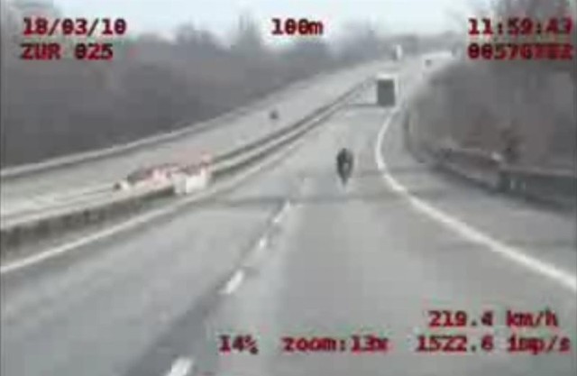 Prawie 220 km/h wskazywał licznik policyjnego videorejestratora.