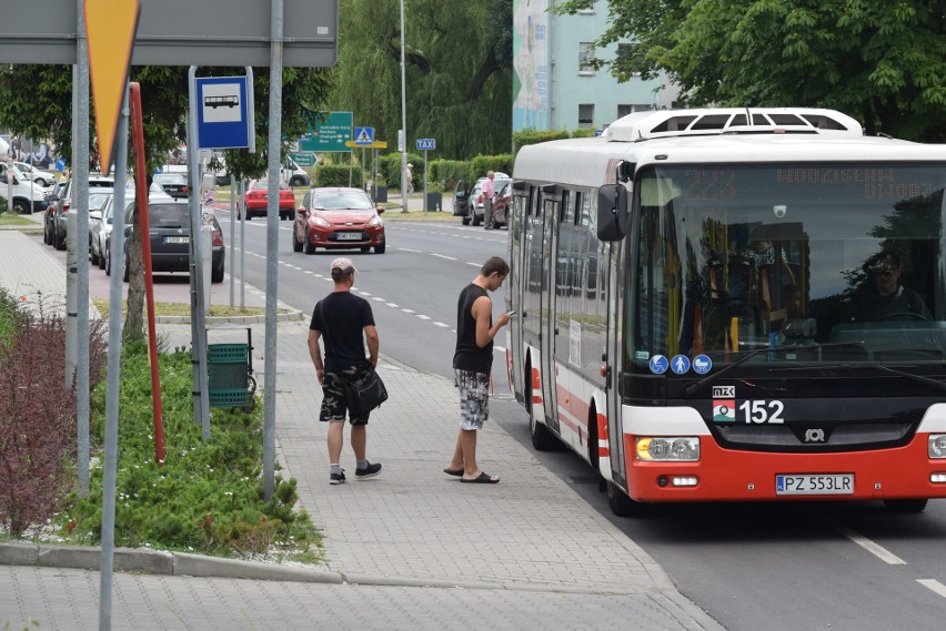 Do autobusu MZK wejdziesz tylko przednimi drzwiami