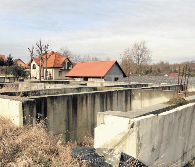 Fundamenty planowanego przedszkola niszczeją od kilku lat