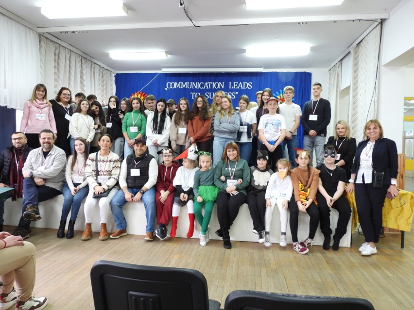 Szkoła Podstawowa w Nurze gości uczestników programu ERASMUS+. Jest młodzież z Danii, Hiszpanii, Rumunii i Turcji. 25.01.2023