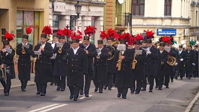 Na czele capstrzyku w Inowrocławiu szła znakomita orkiestra dęta Inowrocławskich Kopalni Soli Solino SA