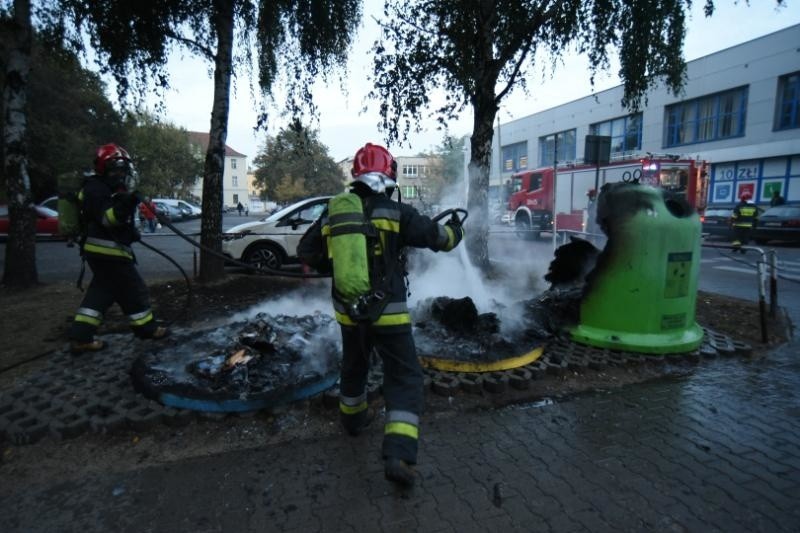 Kłęby dymu nad Katowicami. Spokojnie, to tylko płonący śmietnik