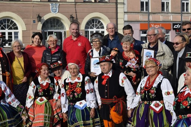 Klub Seniora Ustronie pożegnał gości z Chatelaillon-Plage – zaprzyjaźnionego ze Skierniewicami francuskiego miasta znad Atlantyku. Francuska delegacja uczestniczyła w Skierniewickim Święcie Kwiatów, Owoców i Warzyw.