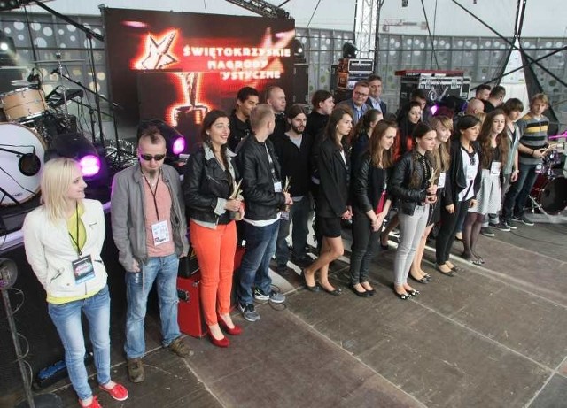 Finaliści w kategorii Muzyka stanęli wraz organizatorami Scyzoryki Festiwal 2014.
