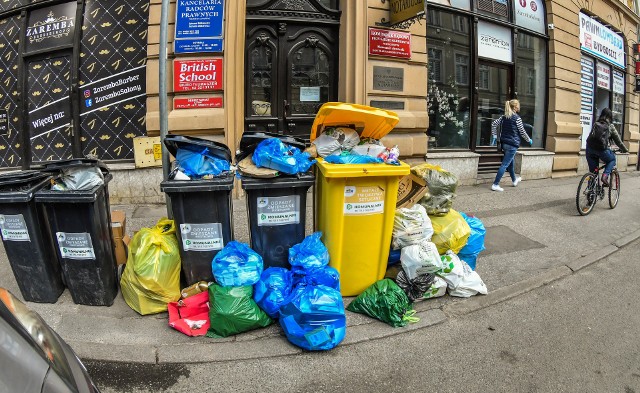 To, że Komunalnik miał kłopoty z wywozem śmieci, żaden mieszkaniec bydgoskiego Śródmieścia nie miał wątpliwości.