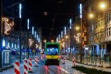 Poznań: Na ul. Święty Marcin stanęły nowe lampy. Czy nowoczesne oświetlenie pasuje do charakteru ulicy?