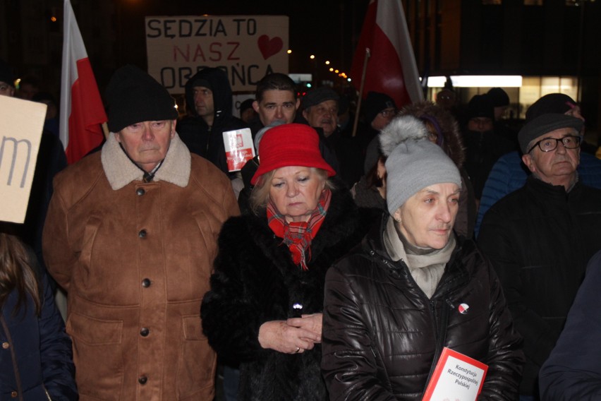 "Kneblowanie sądów to rozwód z Europą". Protest przed Sądem Okręgowym w Katowicach ZDJĘCIA 
