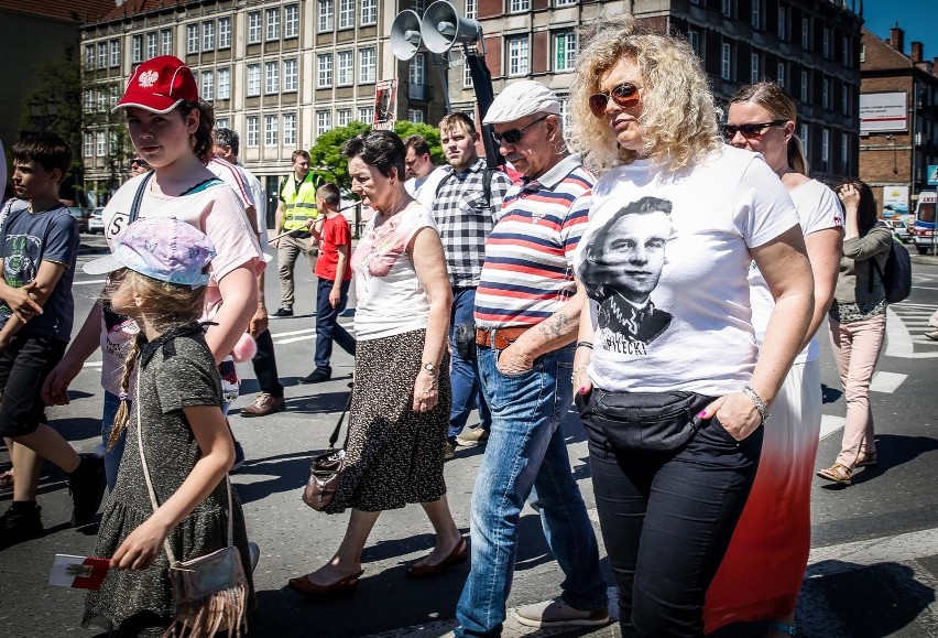 Wśród tych, którzy zwiedzili Auschwitz, tylko połowa potrafi...