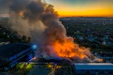 Ogromny pożar złomowiska w Lęborku (23.06.2022) - 40 zastępów straży pożarnej | ZDJĘCIA, WIDEO