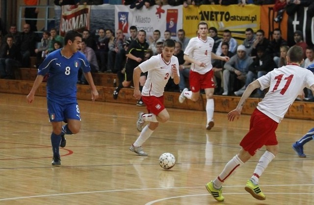 Oba mecze futsalowych reprezentacji ściągnęły wielu widzów do hali przy ul. Twardowskiego.