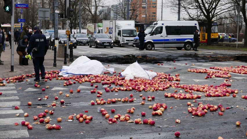 Protest rolników na placu Zawiszy