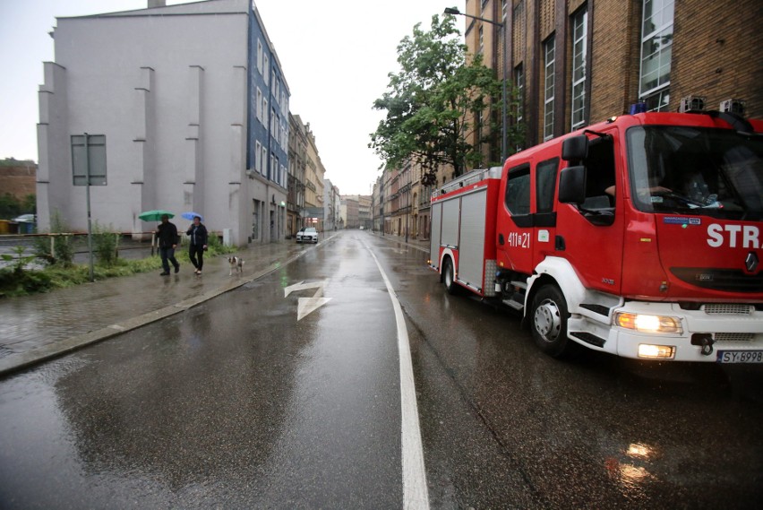 Ostrzeżenie IMGW. Burze na w wo. śląskim też w piątek. Przejdą nawałnice i będzie wiał porywisty wiatr. Możliwe są podtopienia 19.6.2020