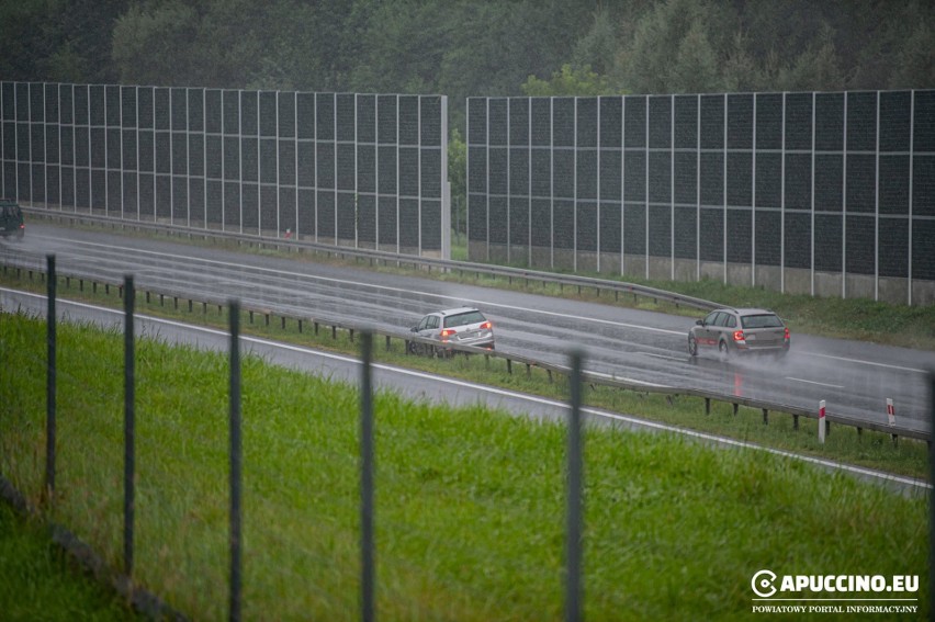 Niespokojny poranek na autostradzie A4 między węzłami...