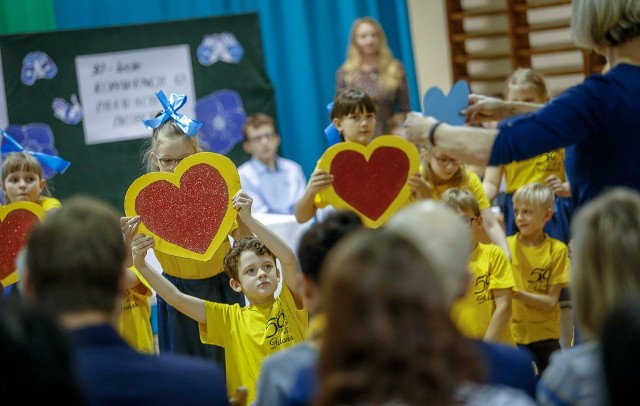 Gdańskie obchody miały miejsce w Szkole Podstawowej nr 50, w której odbyła się konferencja zatytułowana „Nie ma dzieci – są ludzie”.