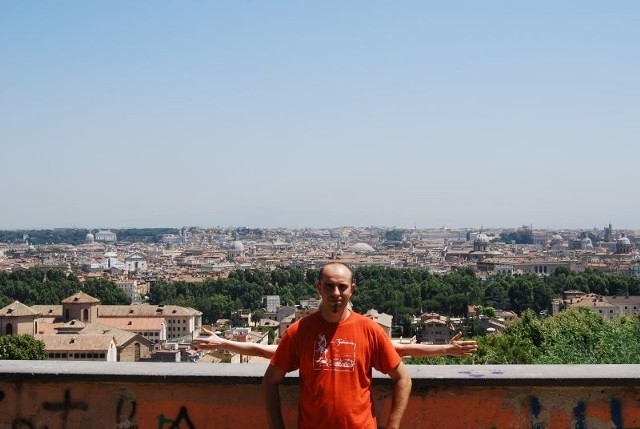 Zdjecie przedstawia panorame Rzymu ze wzgórza Lanikulum
