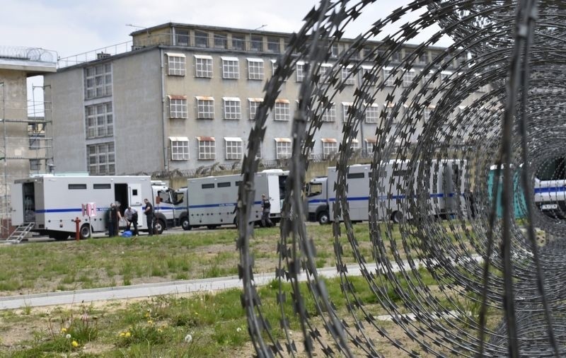 Łódzki areszt śledczy jak terminal na dworcu, gdzie przesiadają się więźniowie z całej Polski