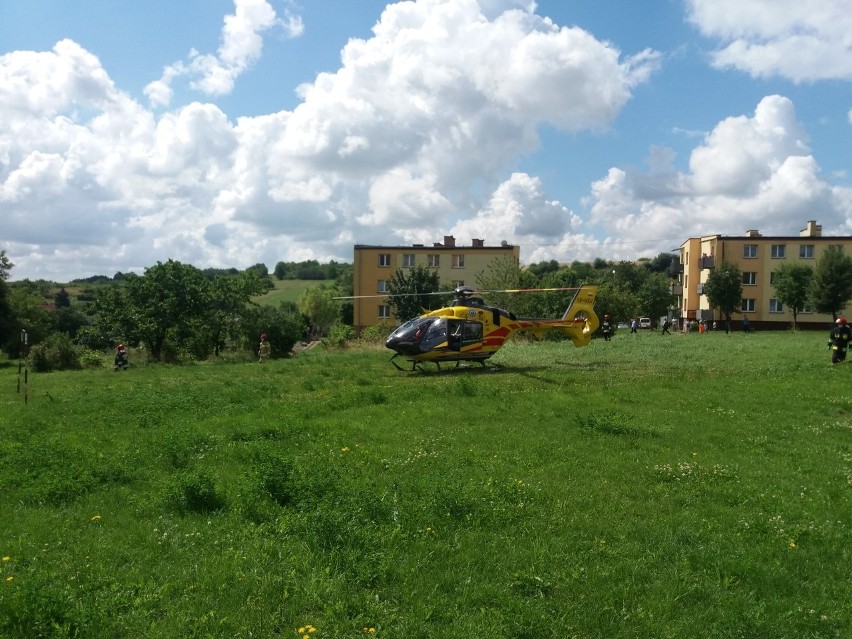 Tragedia w Małogoszczu. Nie pomogła interwencja ratowniczego śmigłowca. 80-letni mężczyzna nie żyje [ZDJĘCIA]