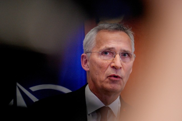 Nie możemy zapominać o wojnie na Ukrainie, musimy zajmować się kilkoma kryzysami naraz – podkreślił Jens Stoltenberg.