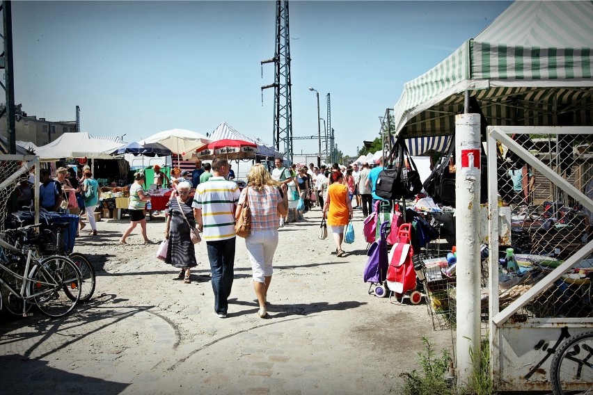 Niedzielne targowisko na Dworcu Świebodzkim we Wrocławiu