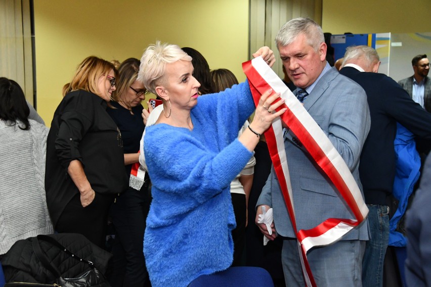 Mariusz Jurasik, Radosław Wasiak, Paweł Sieczka, znane piłkarki ręczne, prezes związku i biskup Marian Florczyk na spotkaniu w Kielcach  