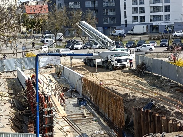 Budowa przeprawy pod torami, która zastąpi kładkę od strony ul. św. Rocha na Kolejową. To miejska inwestycja w ramach węzła intermodalnego.