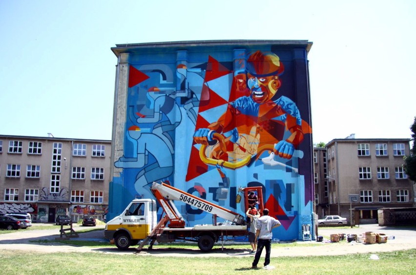 Murale w Lublinie. Kolorowe malowidło ozdobiło V LO w Lublinie (ZDJĘCIA)