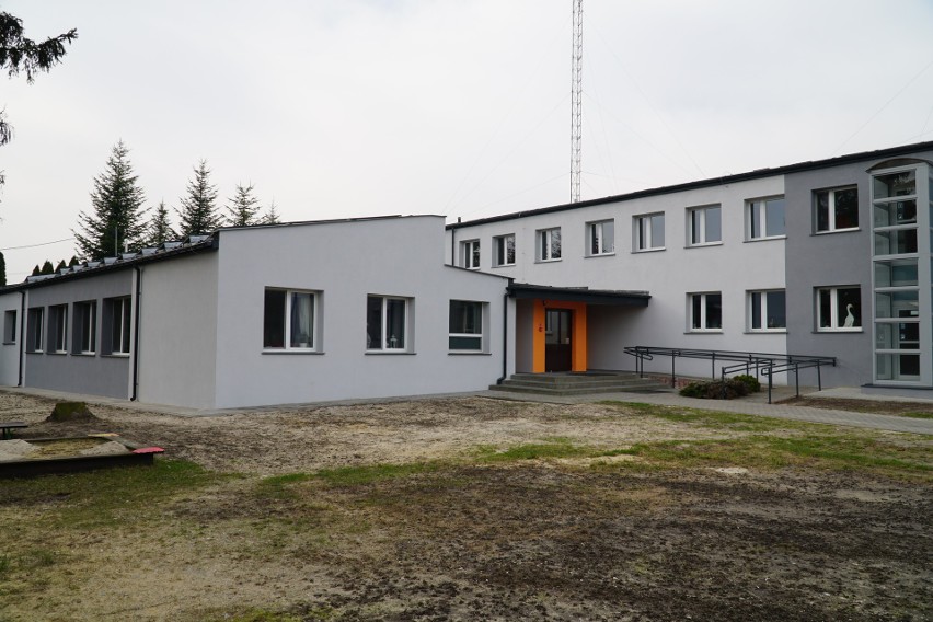 Zakończyła się modernizacja szkoły w Policznie i budynku w Wilczowoli. Oba są teraz energooszczędne