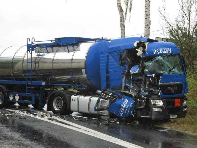 Wypadek w Żninie. Na ul. Szpitalnej zderzyły się dwa TIR-y [ZDJĘCIA]