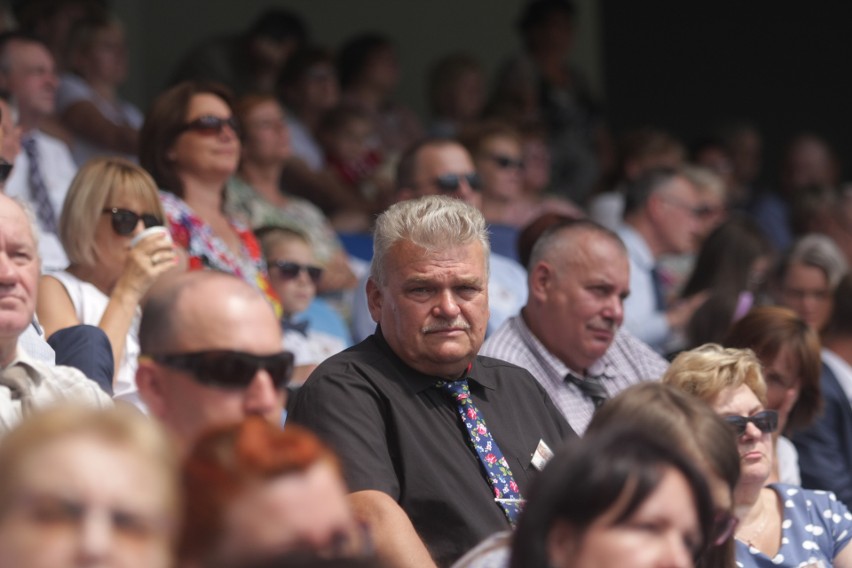 Kongres Świadków Jehowy na Stadionie Śląskim. Dzień 1. Wierni w Chorzowie przez trzy dni będą brać udział w spotkaniach ZDJĘCIA